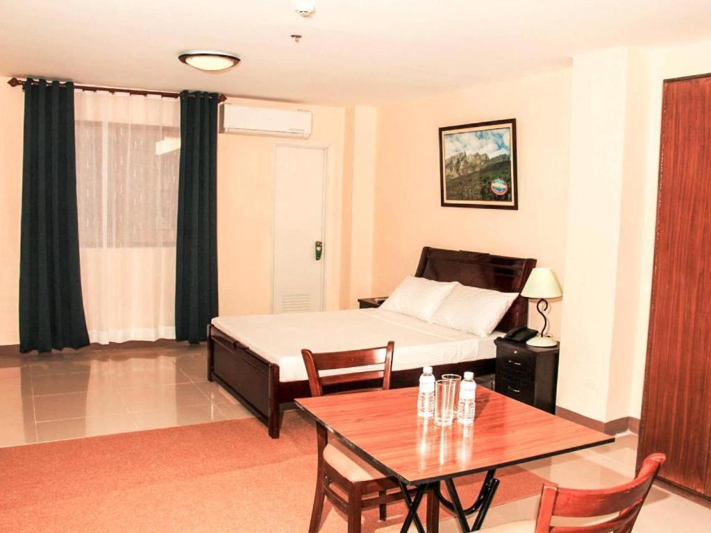 Time Travellers Hotel Manila Exterior photo