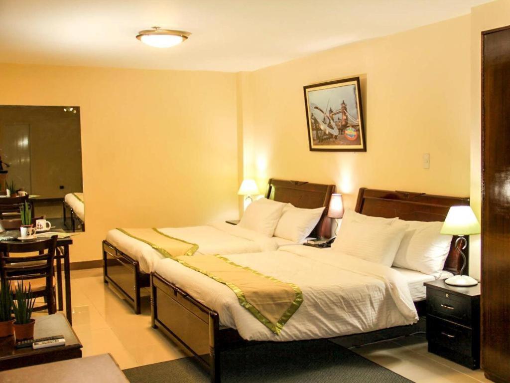 Time Travellers Hotel Manila Exterior photo