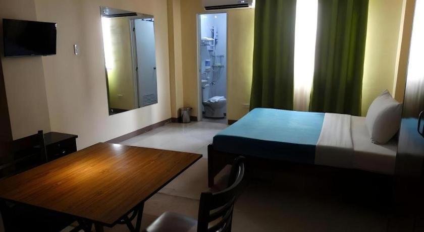 Time Travellers Hotel Manila Exterior photo